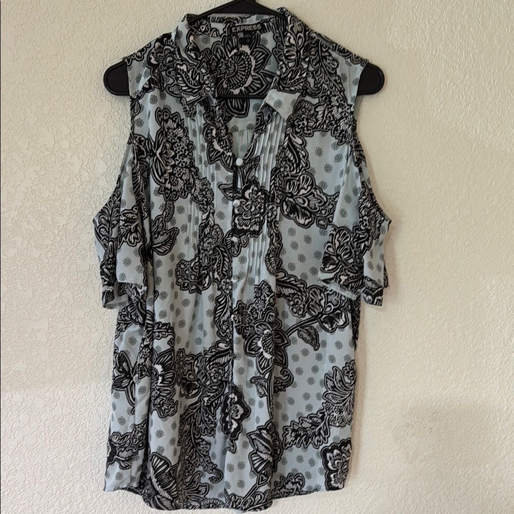 Express Black and White Sleeveless Blouse with Cut Out